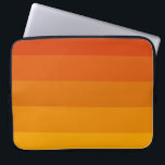 Orange Streifen Laptopschutzhülle<br><div class="desc">Ein einfaches und modernes Design mit einem orangefarbenen,  gestreiften Muster.</div>