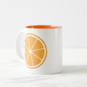 Orange Stylized Fruit Slice Zweifarbige Tasse (Vorderseite Links)
