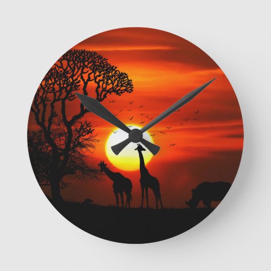 Orange Sunset in Africa w Giraffe Silhouette Runde Wanduhr (Vorderseite)