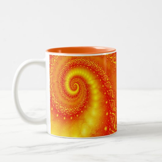Orange Sunshine Abstraktes Fraktal Spiral Monogram Zweifarbige Tasse (Links)