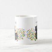 Orange tabby Cat and Black Cat in Flowers Custom Kaffeetasse (Mittel)