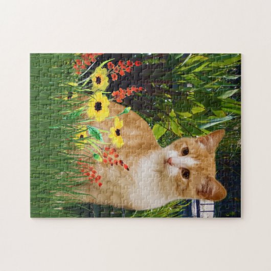 Orange Tabby Cat im Blumengarten Tierfreunde Puzzle (Horizontal)