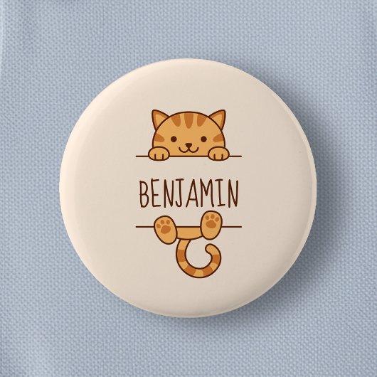 Orange Tabby Cat Peeking hinter Individuelle Name Button