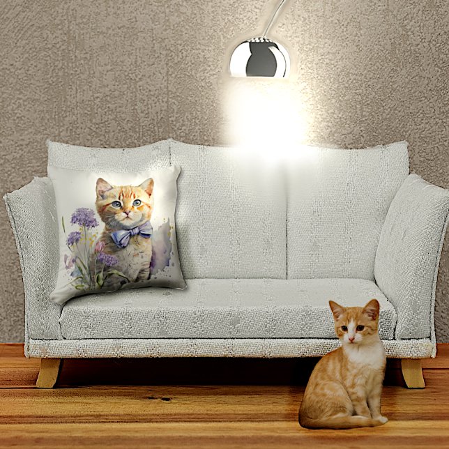 Orange Tabby Kitten mit Bow Krawatte Wasserfarbe Kissen (Von Creator hochgeladen)