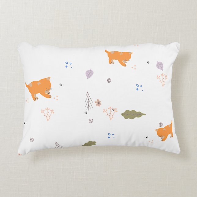 Orange Tabby und Blätter Muster Dekokissen (Vorderseite)