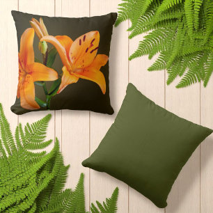 Orange Tiger Lily Blume and Buds Nah-Up Kissen