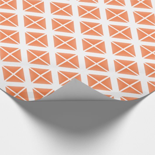 Orange Trendy Triangle Pattern Geschenkpapier (Ecke)