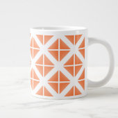 Orange Trendy Triangle Pattern Jumbo-Tasse (Rechts)