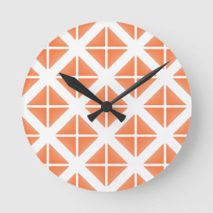 Orange Trendy Triangle Pattern Runde Wanduhr