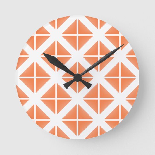 Orange Trendy Triangle Pattern Runde Wanduhr (Vorderseite)