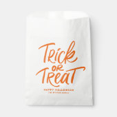 Orange Trick oder Treat Lettering Halloween-Party Geschenktütchen (Vorderseite)