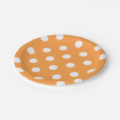 Orange Tupfen-Muster Pappteller (Schrägansicht)