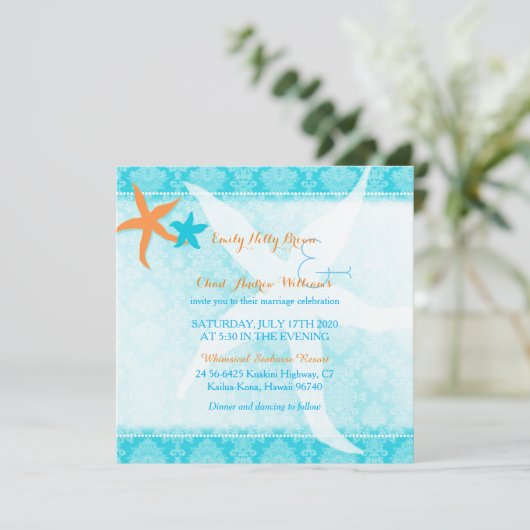 Orange Türkis Blue Starfish Pair Beach Hochzeit Einladung (Stehend Vorderseite)