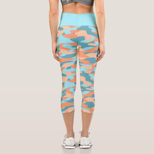 Orange Türkise Aquamarin Blue Camouflage Pattern Capri Leggings (Rückseite)
