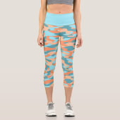 Orange Türkise Aquamarin Blue Camouflage Pattern Capri Leggings (Vorderseite)