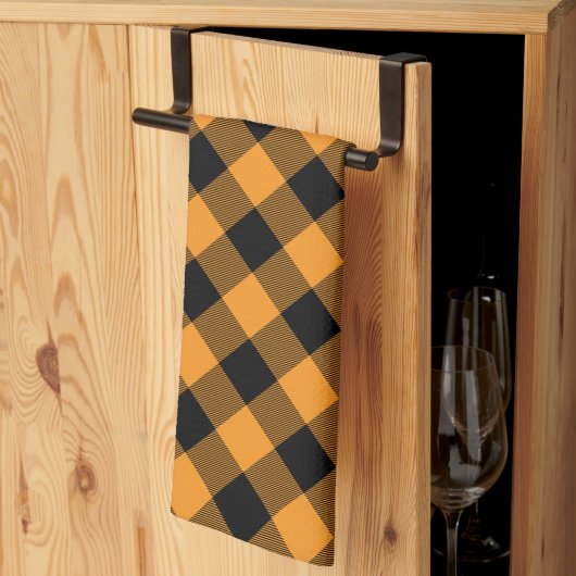 Orange und Black Buffalo Karo Halloween Geschirrtuch (Drittel gefaltet)