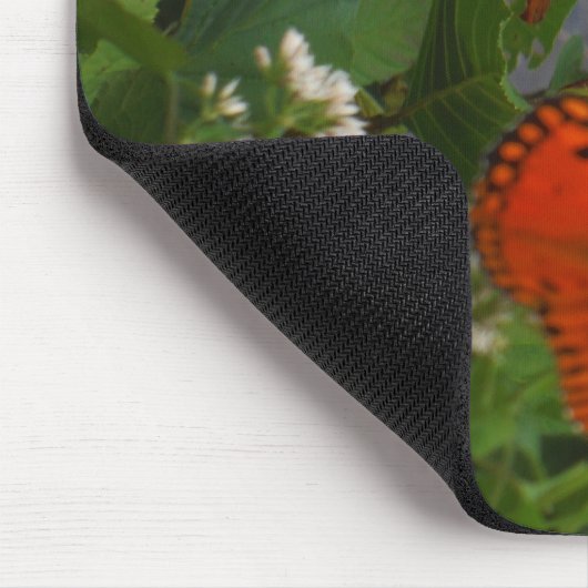 Orange und Black Butterfly am See Mousepad (Ecke)