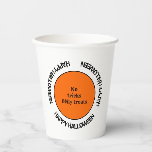 Orange und Black Modern Happy Halloween Party Pappbecher (Vorderseite)