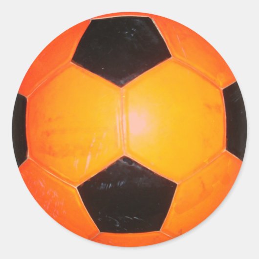 Orange und Black Soccer Ball Runder Aufkleber (Vorderseite)