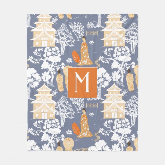Orange und Blue Chinoiserie Pagodas Monogram Fleecedecke (Vorderseite)
