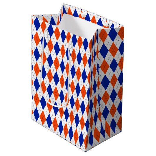Orange und Blue Diamond Raute Mittlere Geschenktüte (Vorderseite Schrägansicht)