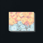 Orange und Blue Dreidels Post-it Klebezettel<br><div class="desc">Foto von farbenfrohen orangen und blauen dreiköpfigen. Bild von Adiel lo,  wikicommons.</div>