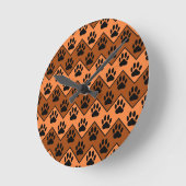 Orange und braun, Zickzack mit Hundebindmuster Runde Wanduhr (Winkel)