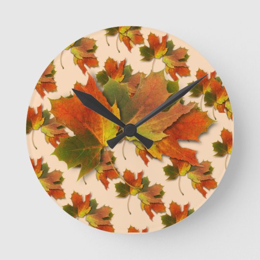 Orange und gelbe Herbstblätter Runde Wanduhr (Vorderseite)