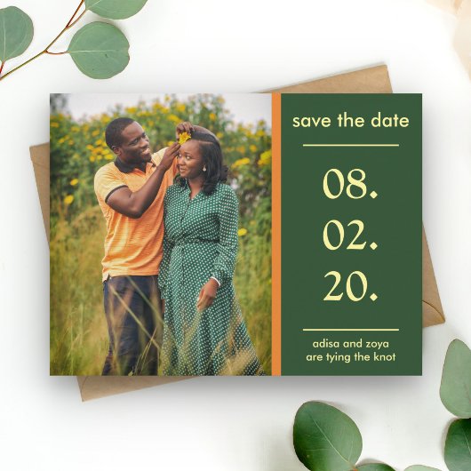 Orange und grünes afrikanisches Paar Save the Date Ankündigungspostkarte