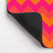 Orange und Pink Zigzag Mousepad (Ecke)
