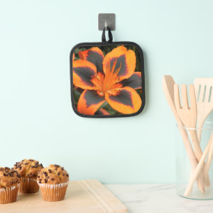 Orange und Red Bicolor Lily Floral Topflappen