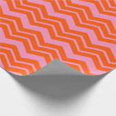 Orange- und rosa Chevron-Musterdesign Geschenkpapier (Ecke)