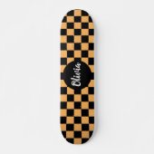Orange und Schwarz - Karton mit personalisiertem N Skateboard (Vorne)