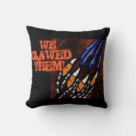 ORANGE- UND SCHWARZE ANFORDERUNGEN KISSEN