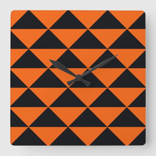 Orange und schwarze Dreiecke Quadratische Wanduhr (Vorderseite)