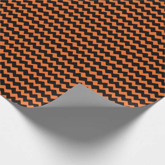 Orange und schwarze Zickzack Streifen Geschenkpapier (Ecke)