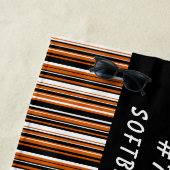 Orange und schwarzer SchulAbschluss personalisiert Strandtuch (Beispiel)