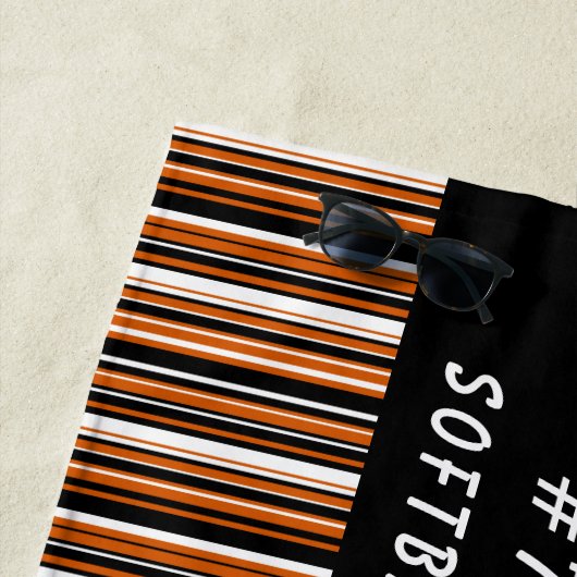 Orange und schwarzer SchulAbschluss personalisiert Strandtuch (Beispiel)