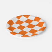 Orange und Weiß kariert Pappteller (Schrägansicht)