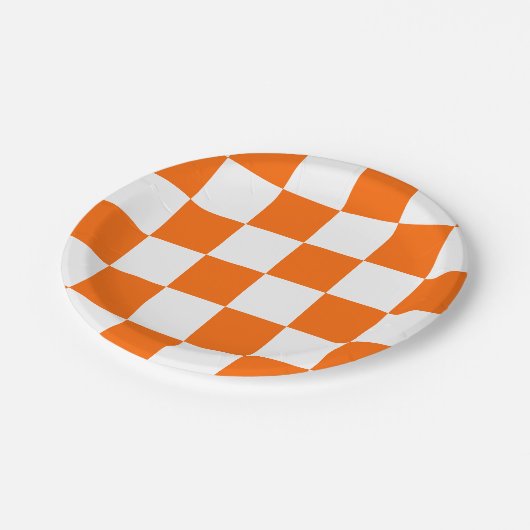 Orange und Weiß kariert Pappteller (Schrägansicht)