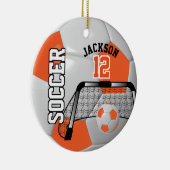 ⚽ Orange und Weiß personalisieren Fußball Keramik Ornament (Rechts)