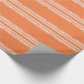 Orange und Weiß Stripes Glückwünsche Geschenkpapier (Ecke)