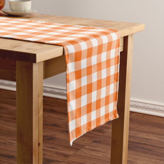 Orange und weißer Gingham überprüfter Kurzer Tischläufer (Beispiel)