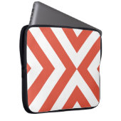 Orange und White Chevrons Laptopschutzhülle (Vorne Rechts)