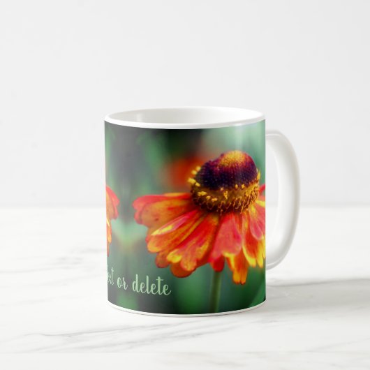 Orange und Yellow Daisy Blume Personalisiert Kaffeetasse (VorderseiteRechts)