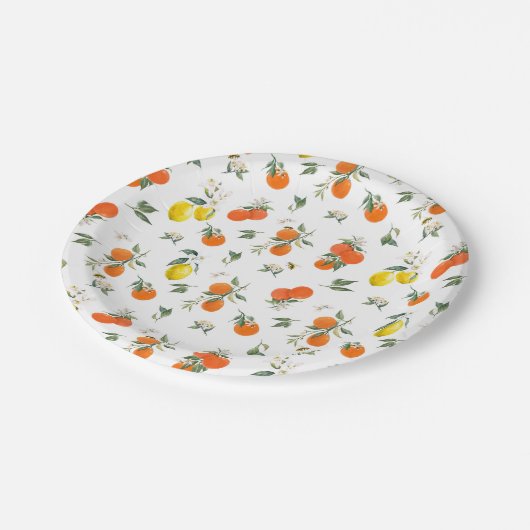 Orange- und Zitronenmuster weiß Pappteller (Schrägansicht)
