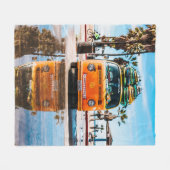 Orange van mit Surfbrett oben Fleecedecke (Vorderseite (Horizontal))