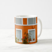 ORANGE WHITE AND GRAY CONCREY GEBÄUDE KAFFEETASSE (VorderseiteRechts)