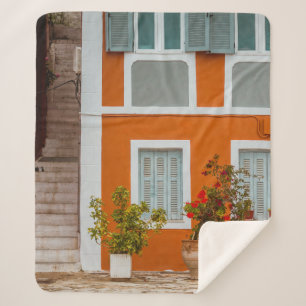 ORANGE WHITE AND GRAY CONCREY GEBÄUDE SHERPADECKE