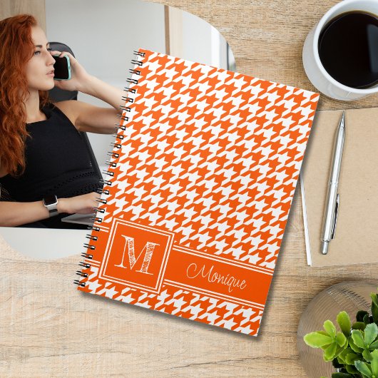 Orange White Hahnentrittmuster | Modernes Monogram Notizblock